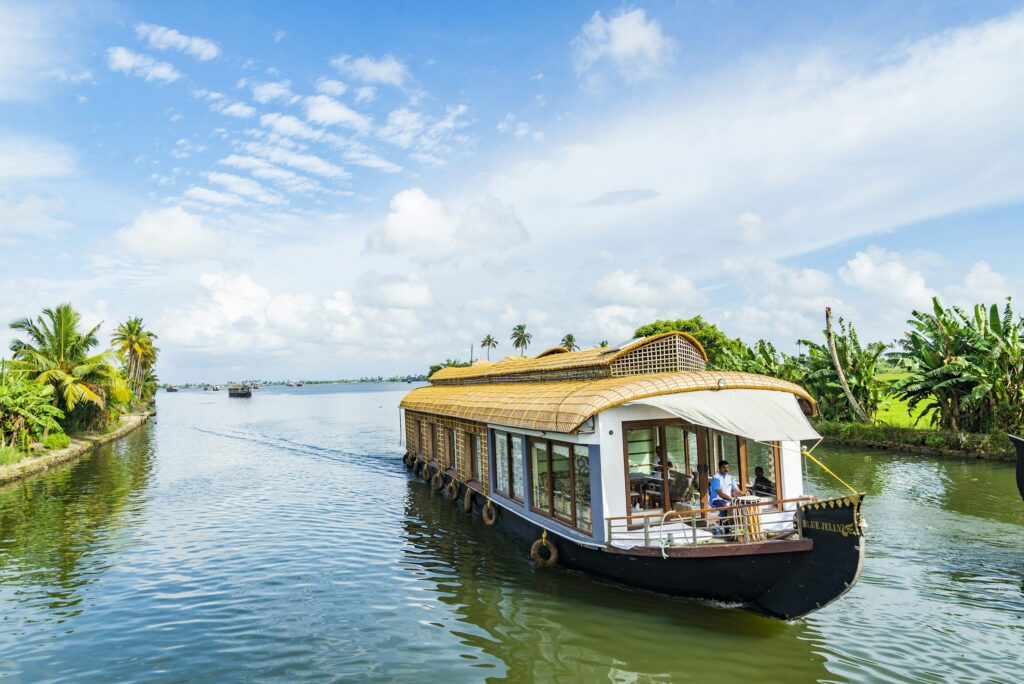 Kerala backwaters – scenic India Tourist Places in South India